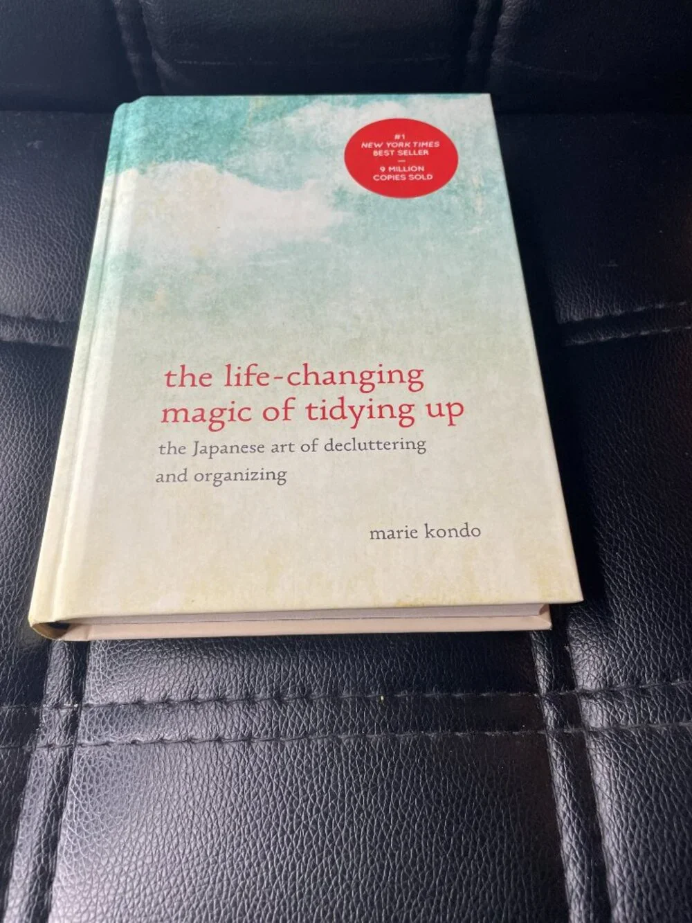The Life-Changing Magic of Tidying Up: The Japanese Art of Decluttering Book